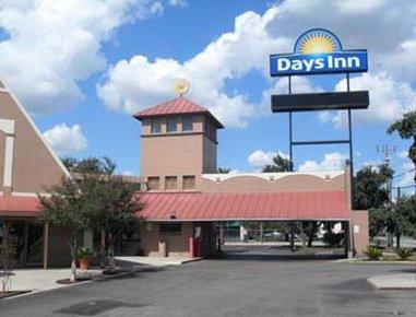 Days Inn By Wyndham San Antonio Splashtown/Att Center Exterior foto